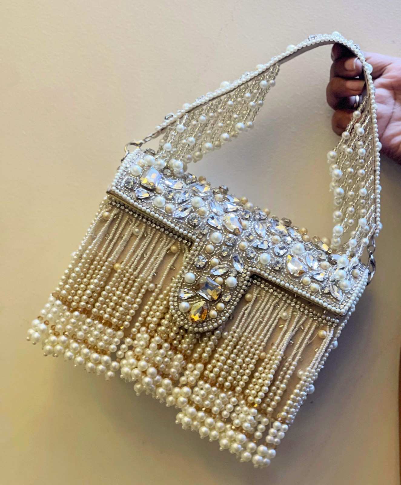 VEYIINA NERO Small Crossbody Handbags Phone Bags for Women Girls,Party Pearl  Clutch Purse Shoulder Bag (White) : Amazon.in: Fashion